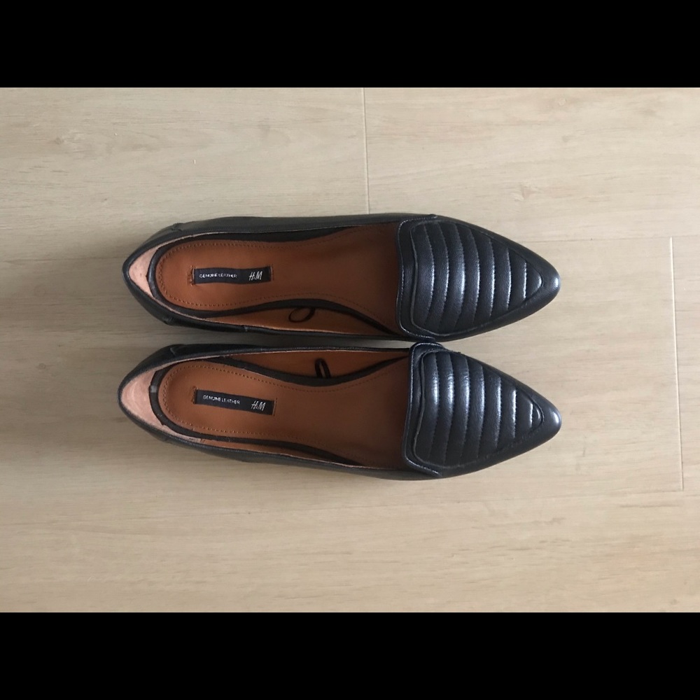 H&M black leather pointed toe flats